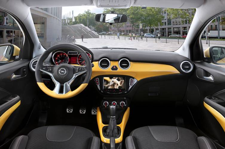 Interno di una Opel ADAM 2013