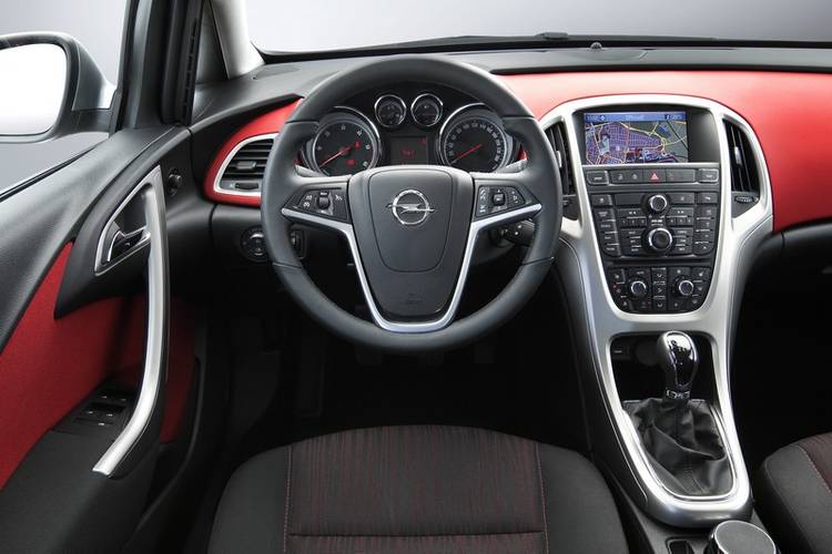 Interno di una Opel Astra J P10 2009