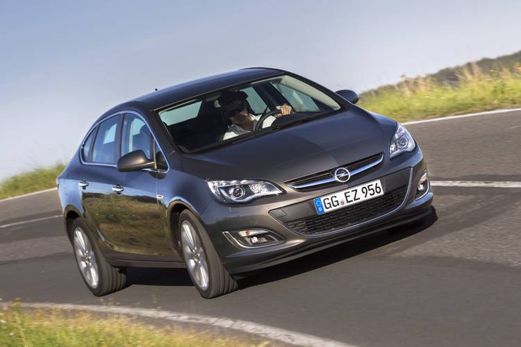 Opel Astra J P10 facelift 2014 limousine