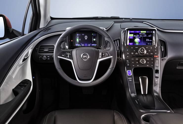 Interno di una Opel Ampera 2012