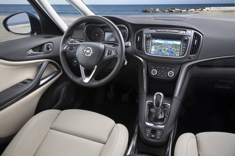 Opel Zafira C facelift 2016 interiér
