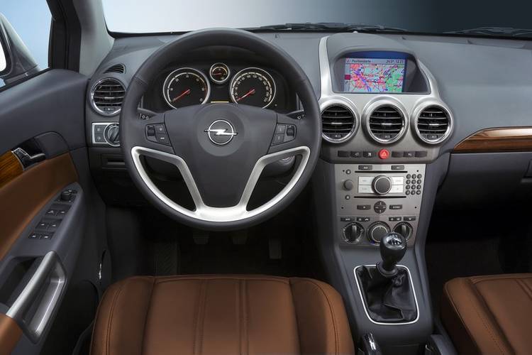 Interno di una Opel Antara L07 2007