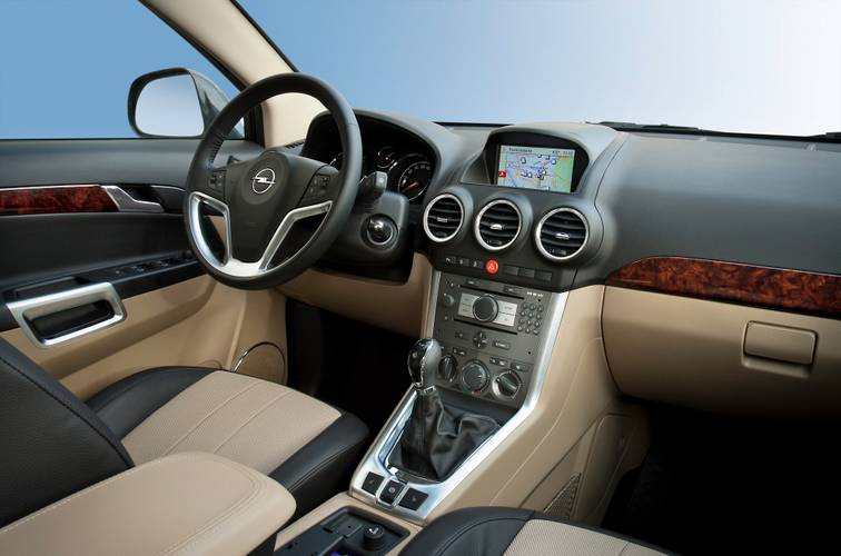 Interno di una Opel Antara L07 facelift 2010