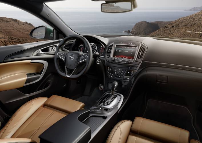 Interno di una Opel Insignia G09 facelift 2014