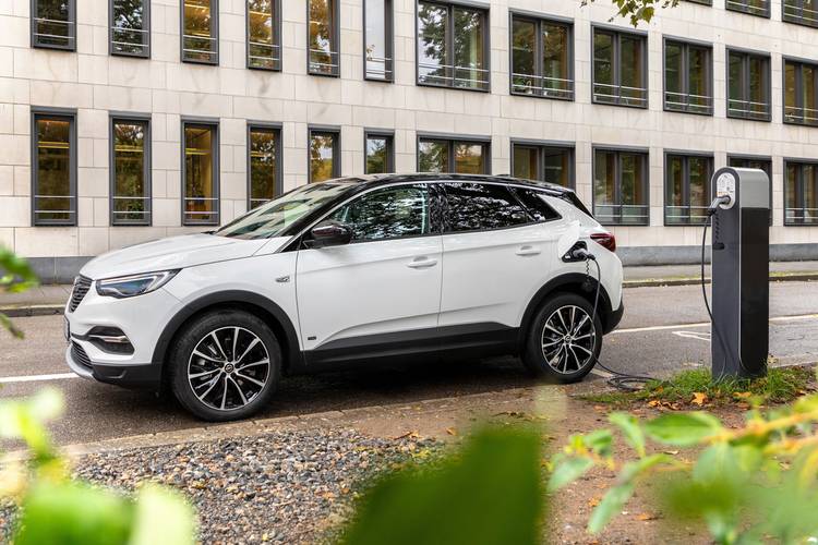 Opel Grandland X PHEV 2020 charging