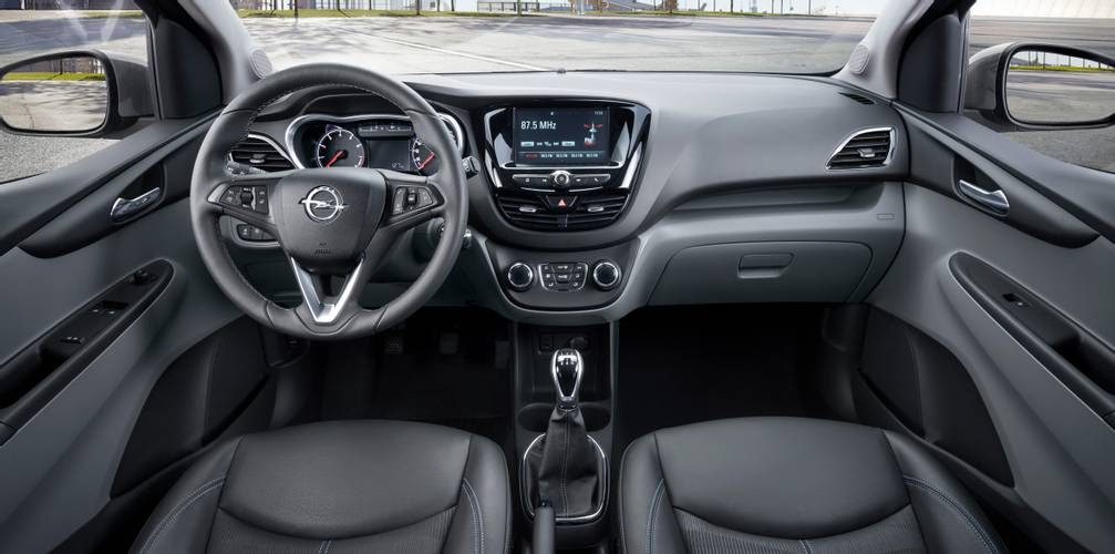 Interno di una Opel Karl 2014