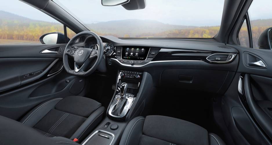 Opel Astra K B16 facelift 2020 interiér