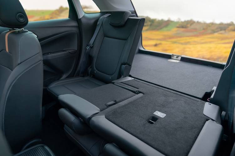 Opel Crossland 2021 rear folding seats