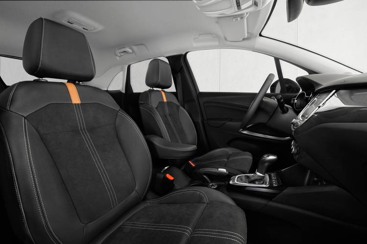 Opel Crossland 2022 front seats