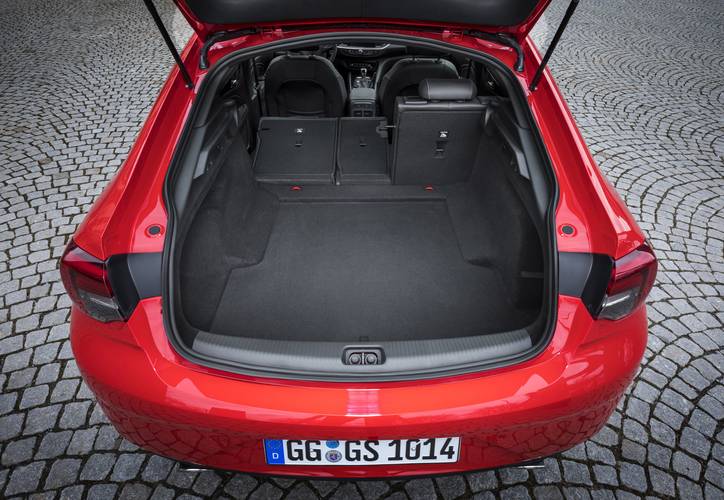 Opel Insignia Grand Sport Z18 2019 sklopená zadní sedadla