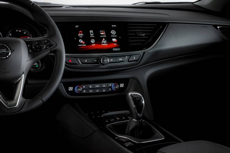 Interno di una Opel Insignia Grand Sport Z18 2018