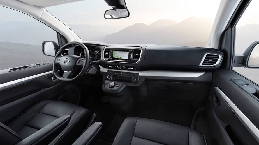 Interno di una Opel Zafira Life 2019