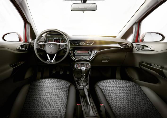 Interno di una Opel Corsa E X15 2014