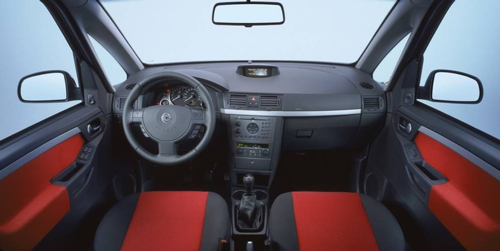 Interno di una Opel Meriva A facelift 2006
