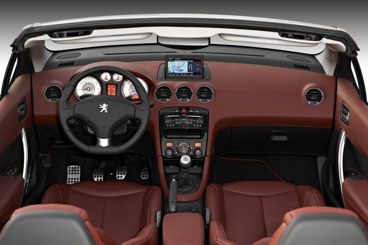 Interno di una Peugeot 308 T7 CC 2009