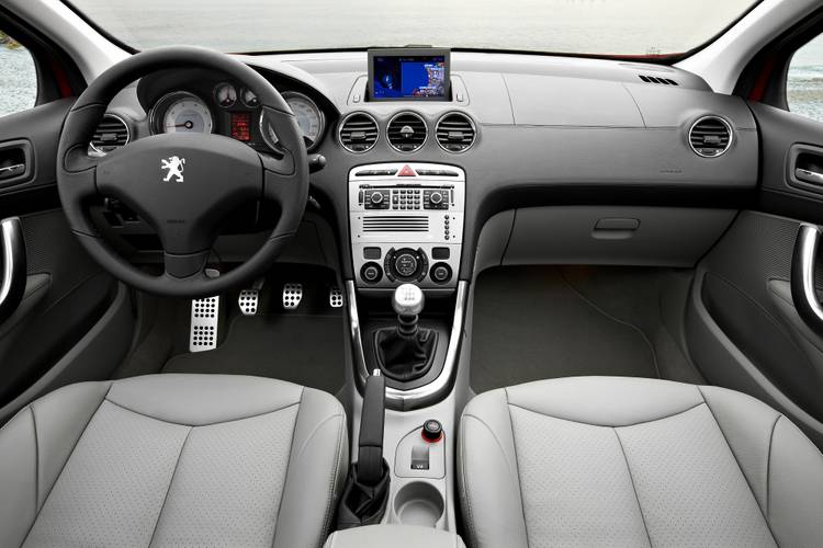 Interno di una Peugeot 308 T7 SW Break 2009