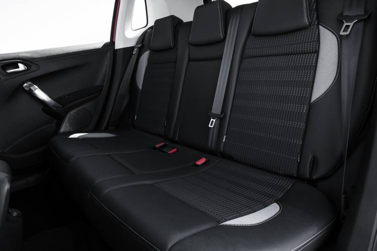 Peugeot 2008 A94 facelift 2016 rear seats