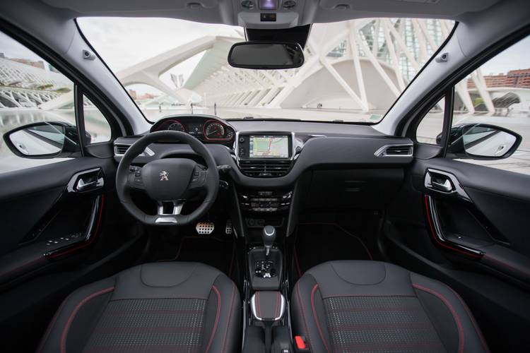 Interno di una Peugeot 2008 A94 facelift 2016