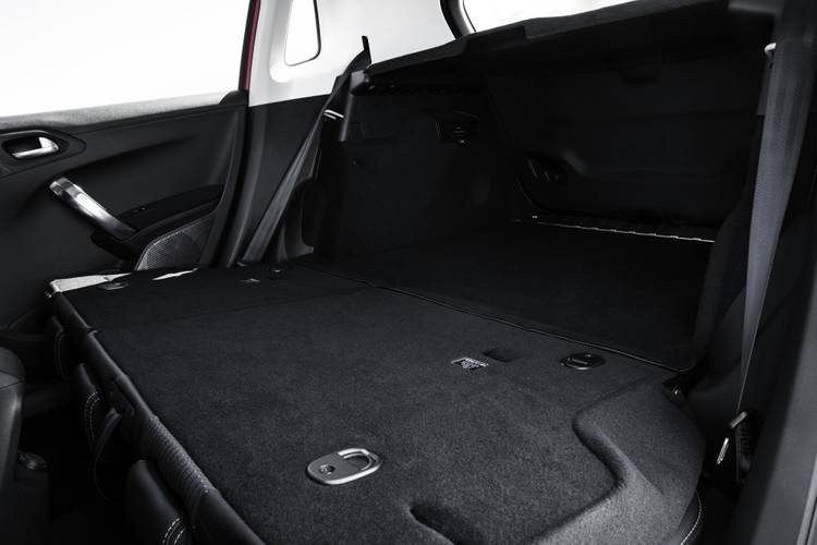 Peugeot 2008 A94 facelift 2017 bagageruimte tot aan voorstoelen