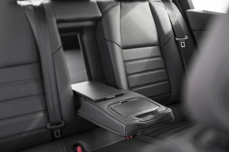 Peugeot 508 SW facelift 2014 rear seats