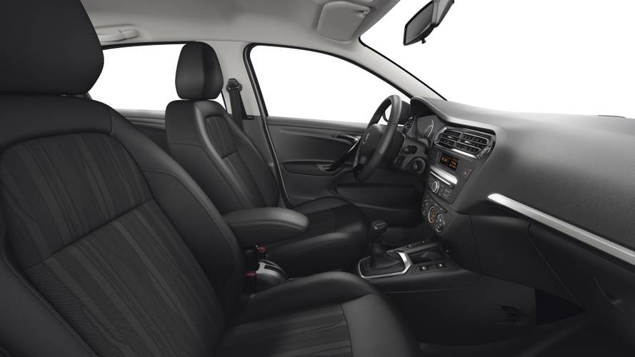 Peugeot 301 2015 vorn sitzt