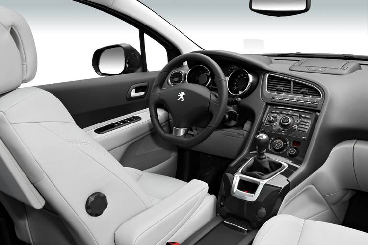 Interno di una Peugeot 5008 T8 2009