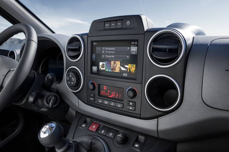 Peugeo Partner Tepee B9 facelift 2015 infotainment