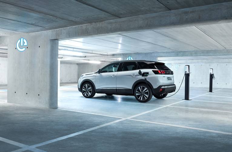 Peugeot 3008 HYBRID4 P84 2020 charging