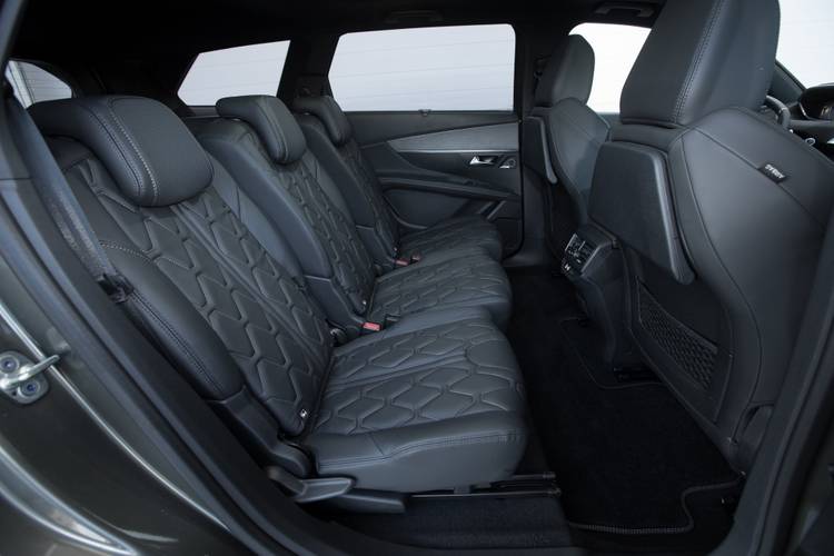 Peugeot 5008 T87 2017 rear seats