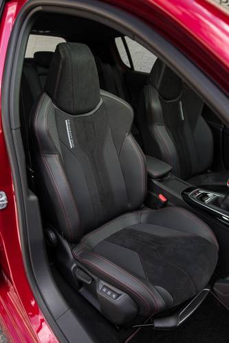 Peugeot 308 T9 GTi facelift 2018 front seats
