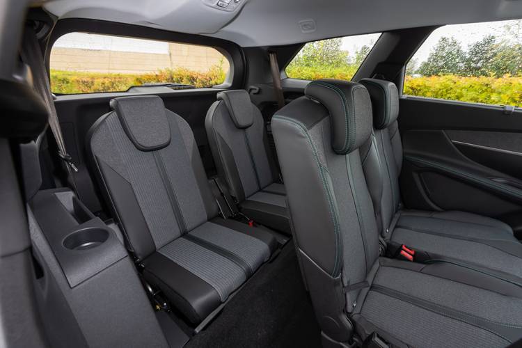 Peugeot 5008 T87 facelift 2020 rear seats