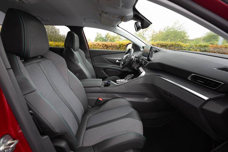 Peugeot 5008 T87 facelift 2021 front seats