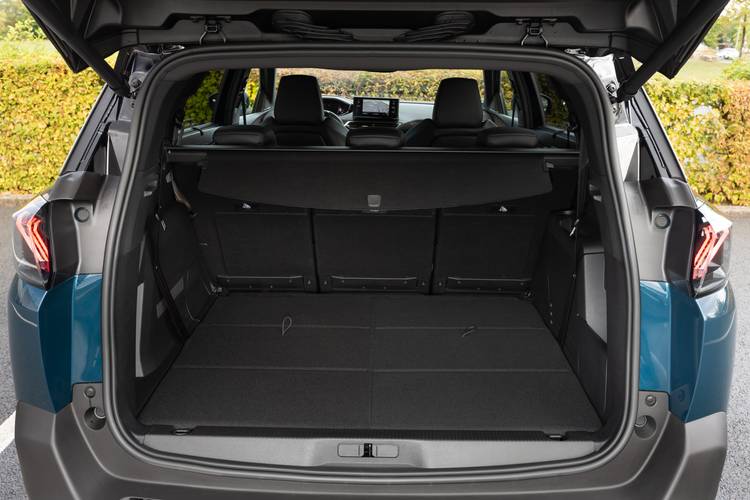 Peugeot 5008 T87 facelift 2021 rear folding seats