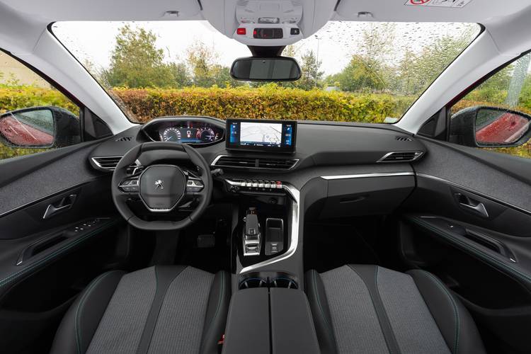 Interno di una Peugeot 5008 T87 facelift 2020