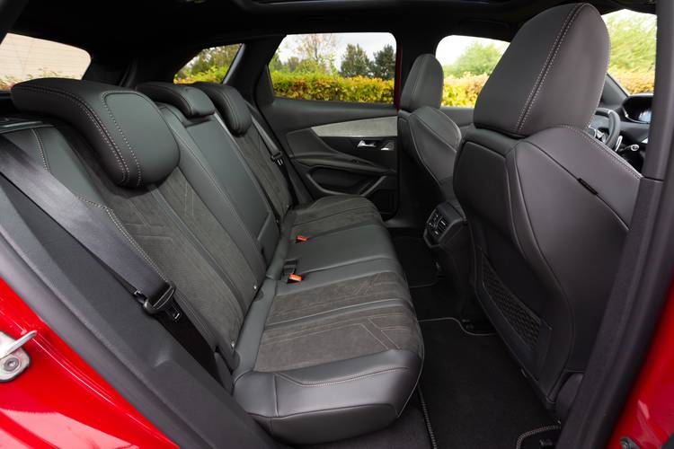 Peugeot 3008 P84 facelift 2020 rear seats