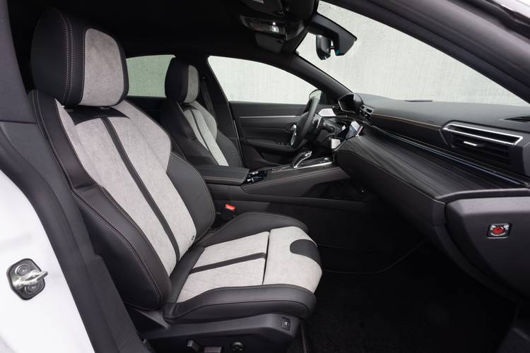 Peugeot 508 2019 přední sedadla