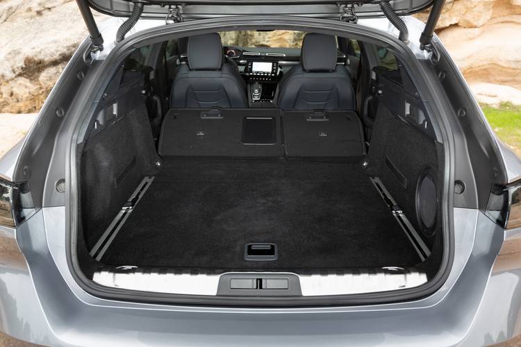 Peugeot 508 SW 2020 rear folding seats