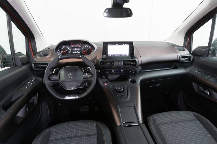 Interno di una Peugeot Rifter K9 2019