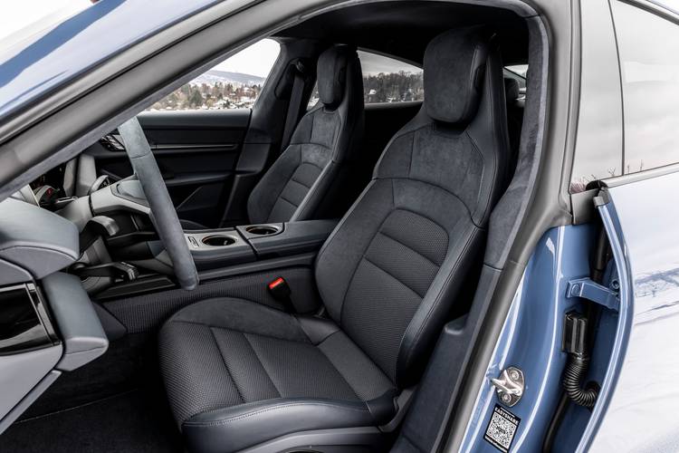 Porsche Taycan 2021 front seats