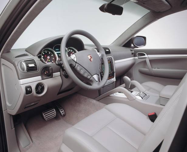 Porsche Cayenne 9PA facelift 2008 interiér