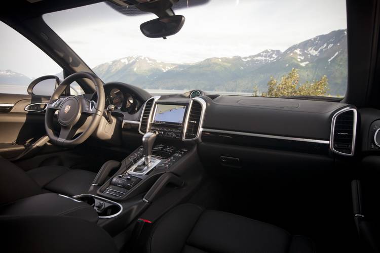 Porsche Cayenne 92A 2010 interior