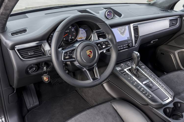 Interno di una Porsche 95B Macan S 2016