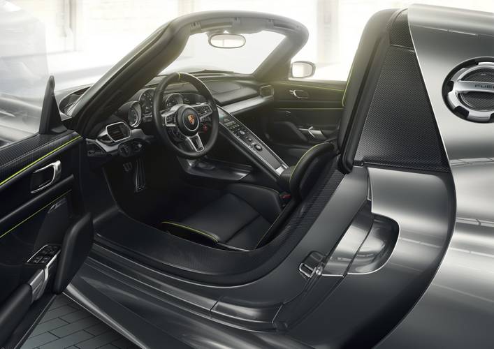 Porsche 918 Spyder 2013 front seats