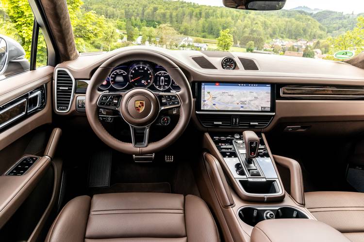 Interno di una Porsche Cayenne Coupe S 9Y0 2019