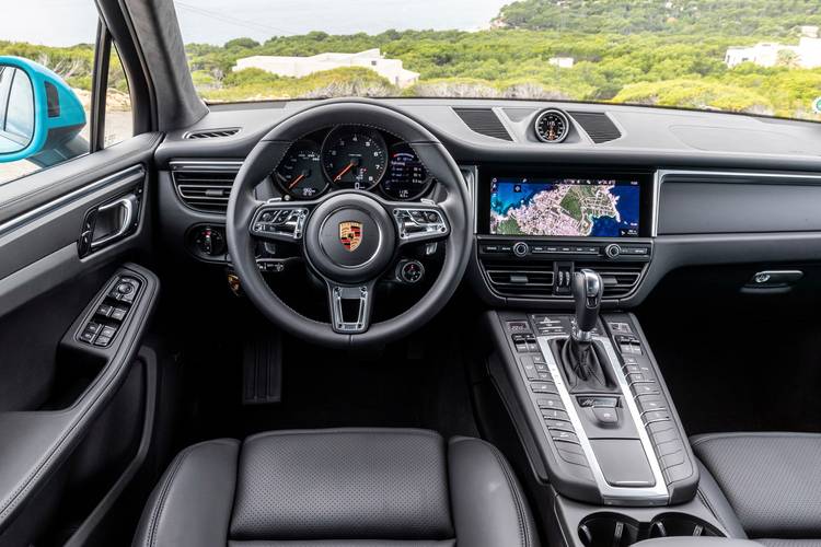 Interno di una Porsche Macan 95B facelift 2018