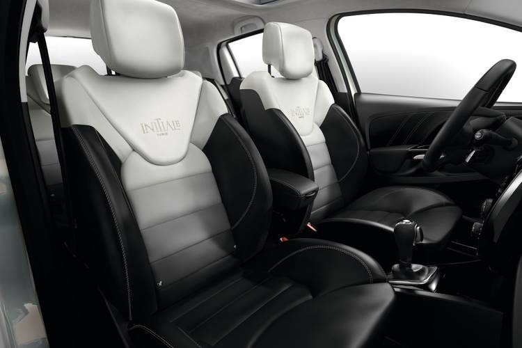 Renault Clio BH 2013 front seats