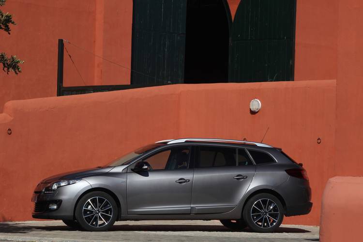 Renault-Megane Grandtour 2012 wagon