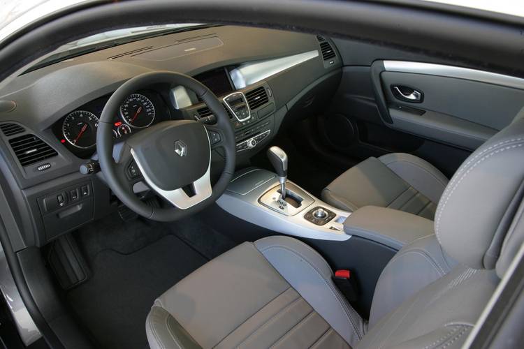 Interno di una Renault Laguna Coupe 2008