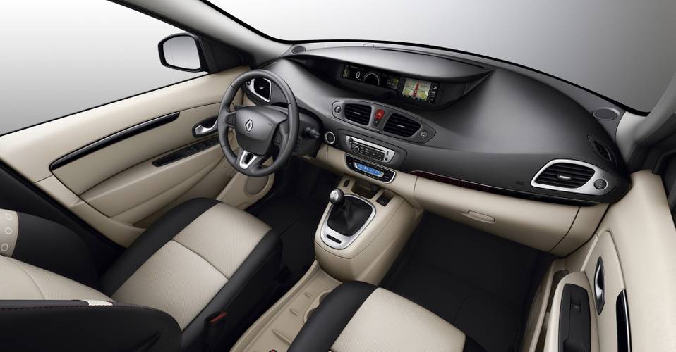 Interno di una Renault Scenic JZ facelift 2012