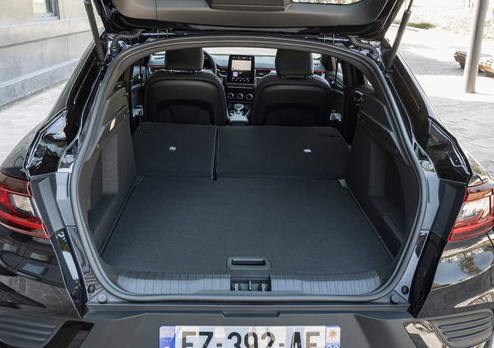Renault Arkana 2022 bagażnik aż do przednich siedzeń